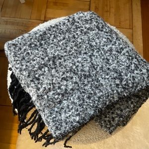 Urban Outfitters: wrap scarf, black and white